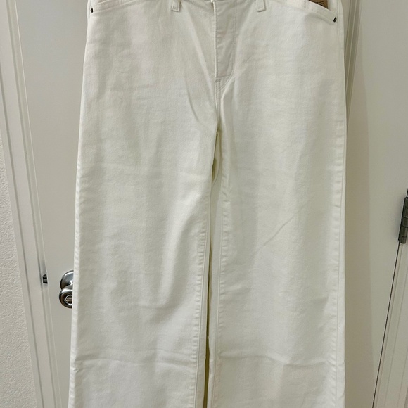 NWT Levi’s 318 SHAPING WIDE LEG WOMEN'S JEANS - Picture 1 of 5